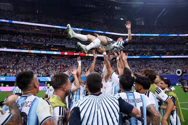 Lionel Messi en lo alto una vez más 